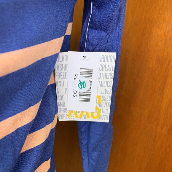 Lularoe - Randy Top - Picture 2 of 2